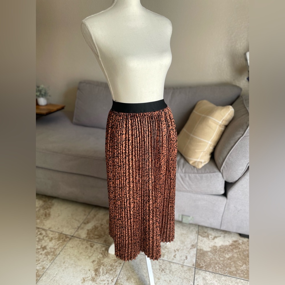 Cheetah print pleaded skirt